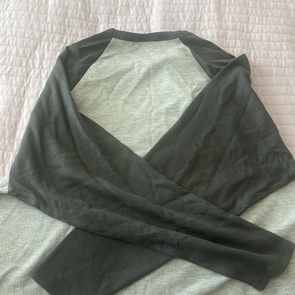 Long sleeve grey cropped t - Picture 2 of 2